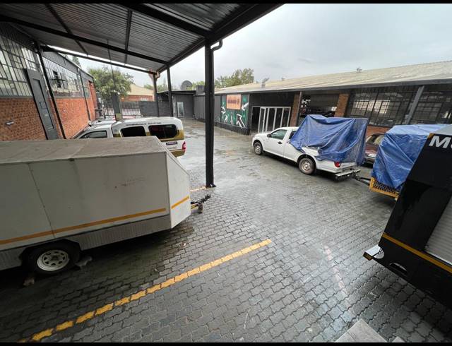 3,057M² WAREHOUSE FOR SALE IN STRIJDOMPARK